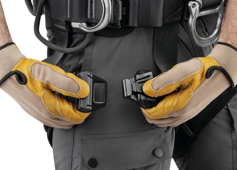 Petzl  AVAO® FAST International Version