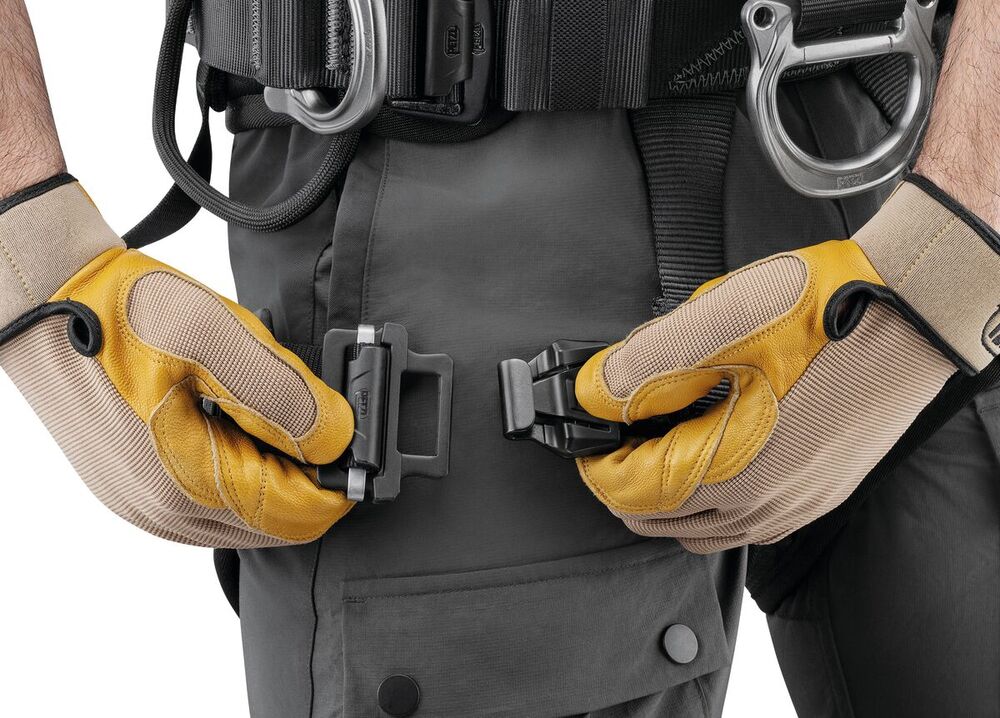 Petzl  AVAO® FAST European Version